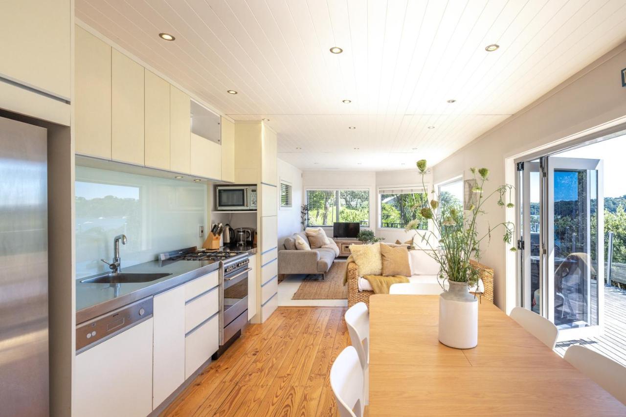 Tawa Cottage - Coast & Country Oneroa Exteriör bild